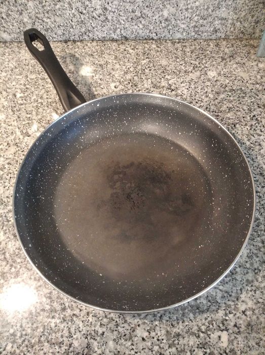 Wok Tupperware Chef Series 24 cm, frigideiras IKEA 28 cm e Vitrex 30cm