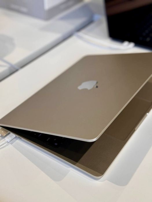 MacBook Air 13.6 2022 M2 8/256Gb Starlight (649$) Магазин/Доставка