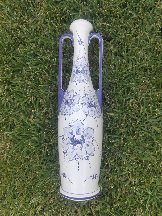 Hand-painted decorative piece or amphora, Cerpin