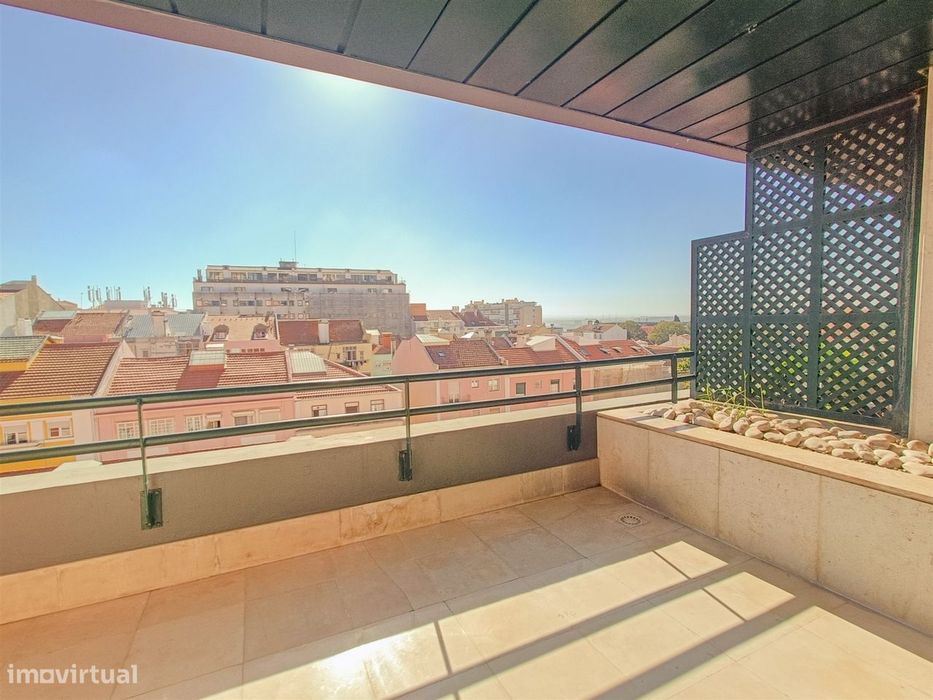 6 assoalhadas na melhor zona de Lisboa em prédio com piscina