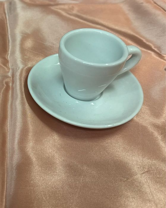 Chavenas de café com pires