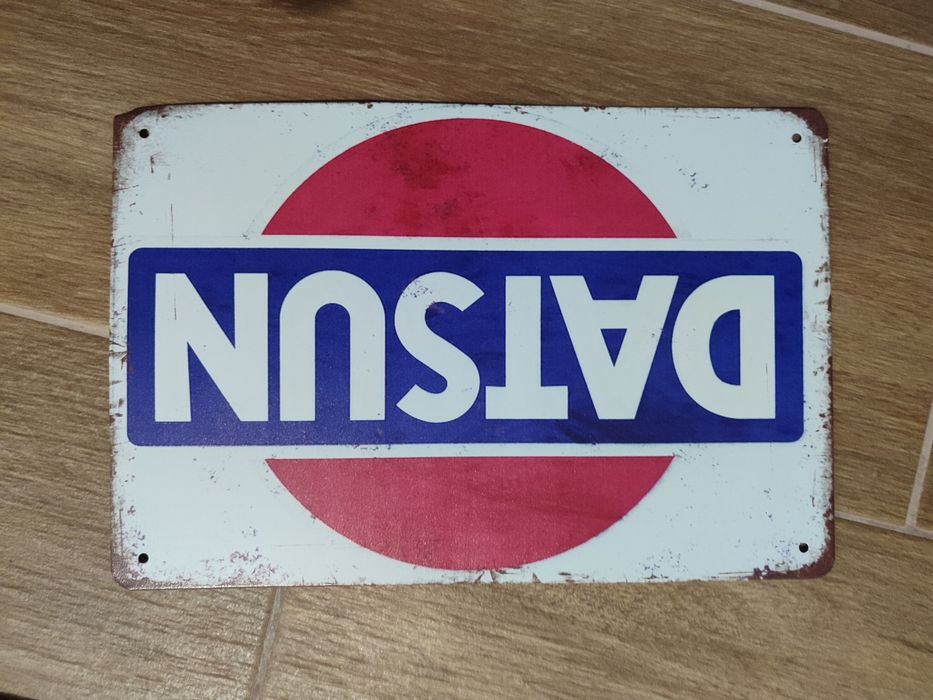 Placa decorativa em metal "Datsun"