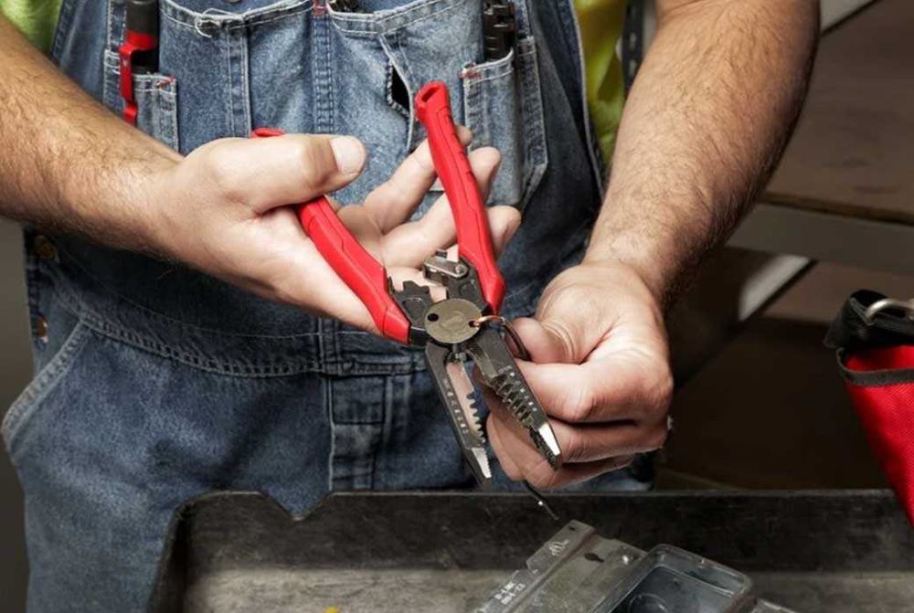 Плоскогубці MILWAUKEE 7-в-1 для електрика зняття ізоляції та обжим