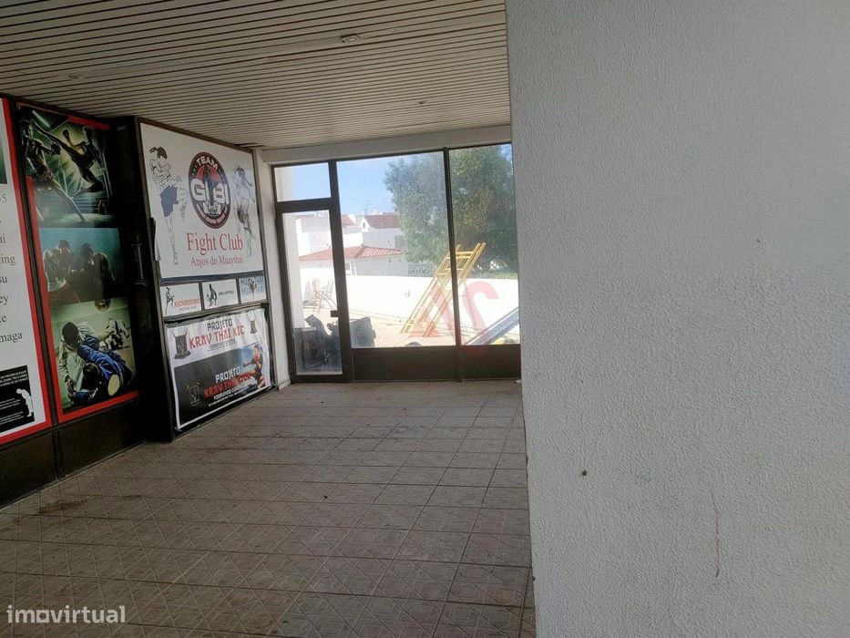 Loja de 24,40 m² no Edifício Varandas do Mar em Albufeira