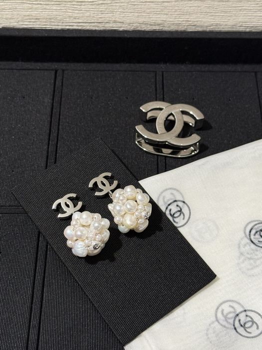 CHANEL® Luksusowe perły CC® kolczyki ekskluzywna biżuteria