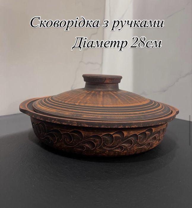 Варенична та каструлі