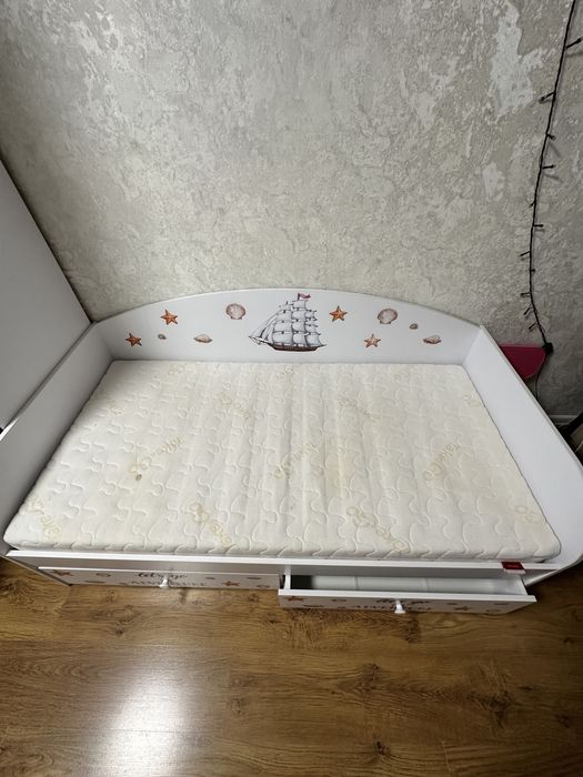 Продам дитяче ліжко з пінаматрацом