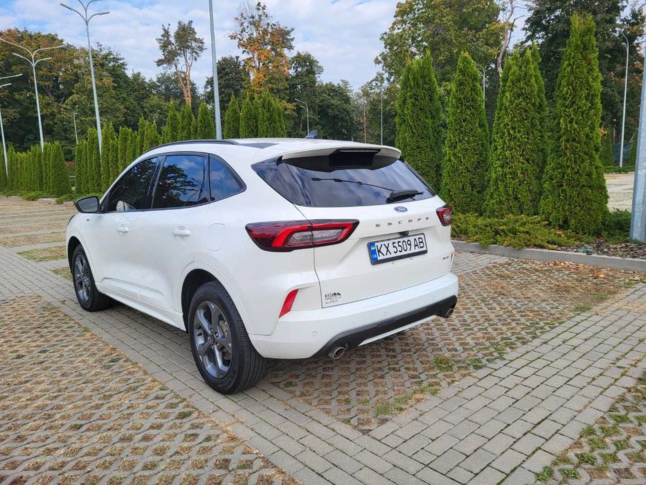 Власник ПРОДАМ Ford Escape 2024