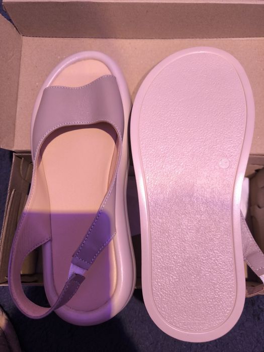 Босоніжки жіночі