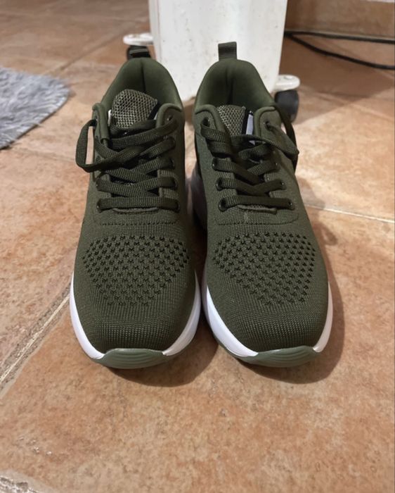 Sapatos novos nunca esteriados