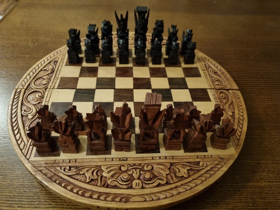 Drewniane szachy z Indonezji