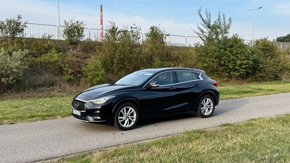 Infiniti Q30