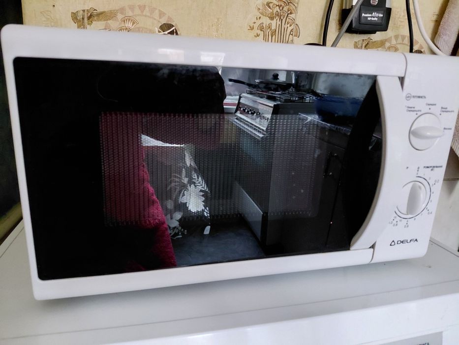 Мікроволновка 870 грн працює