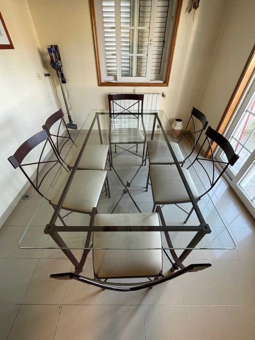Mesa de vidro e conjunto de 6 cadeiras