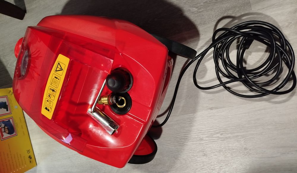 Máquina de limpeza a vapor com ferro de engomar