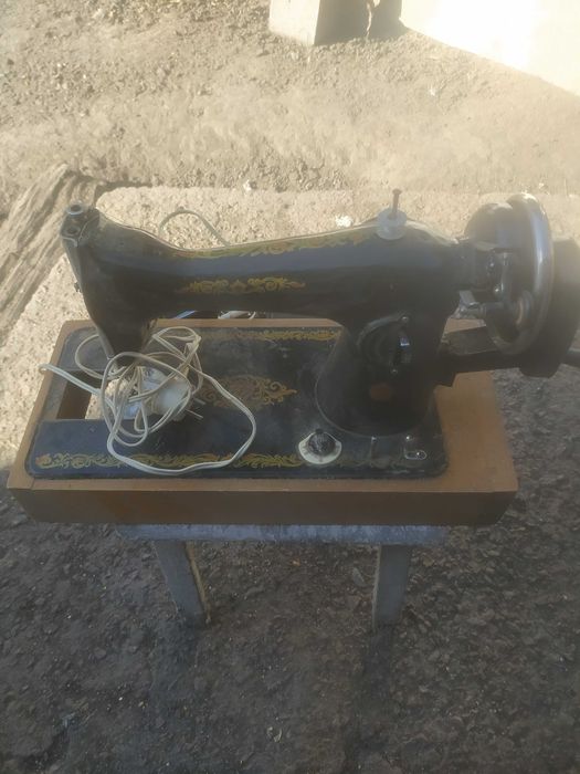 Продам швейну машинку!