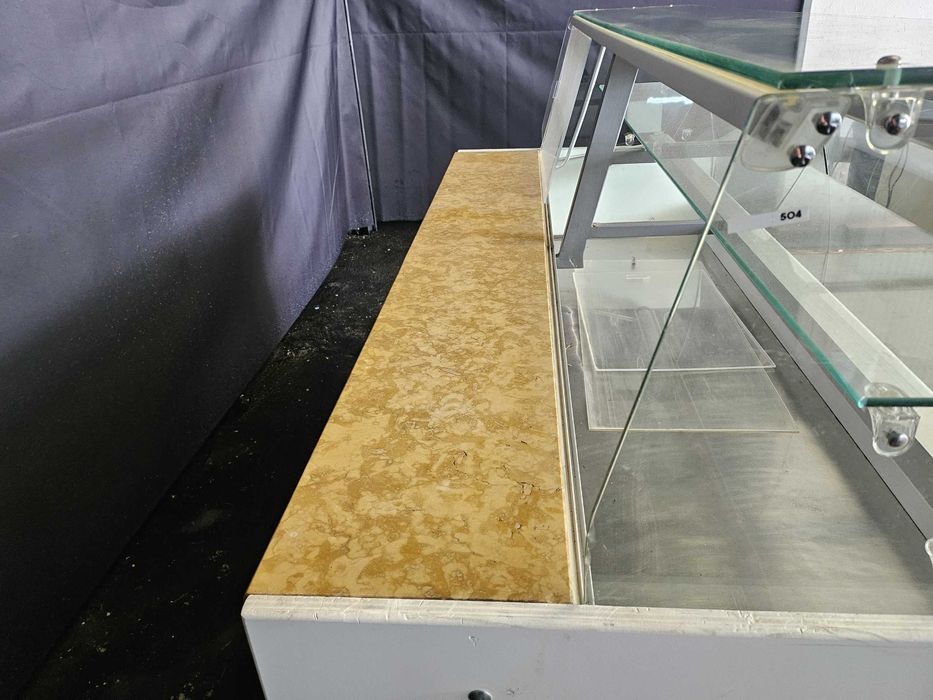 Vitrine refrigerada para cafetaria