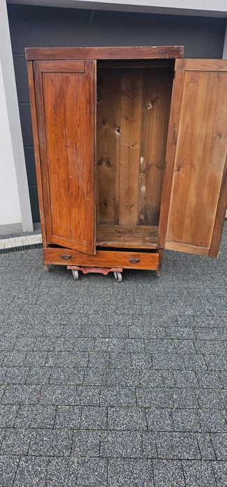 Przedwojenna szafa z okresu  międzywojennego
