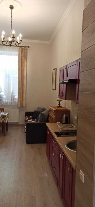 Частина вілли з окремим входом та вигодами