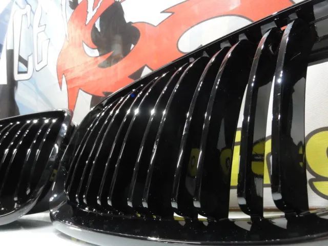 Grelha frontal em preto piano brilhante para BMW X5 E70 2006-2010 M4 look / dupla lâmina em Plastico ABS
