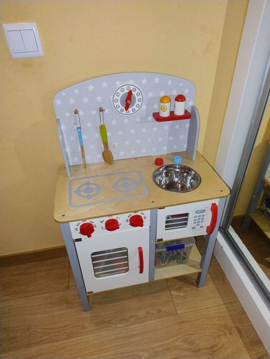 Cozinha de madeira para brincar