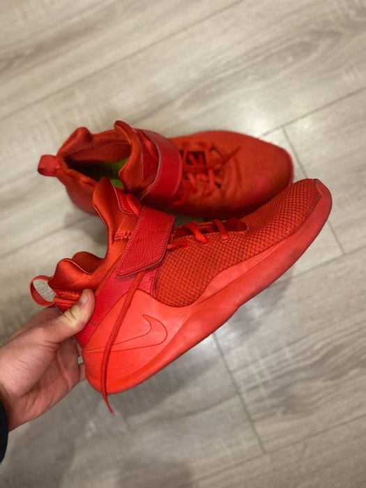 Баскетбольні кросівки Nike Kwazi Action Red