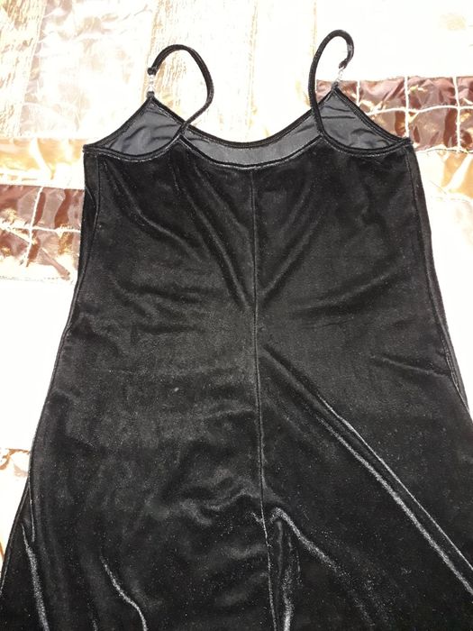 Vestido comprido preto em veludo