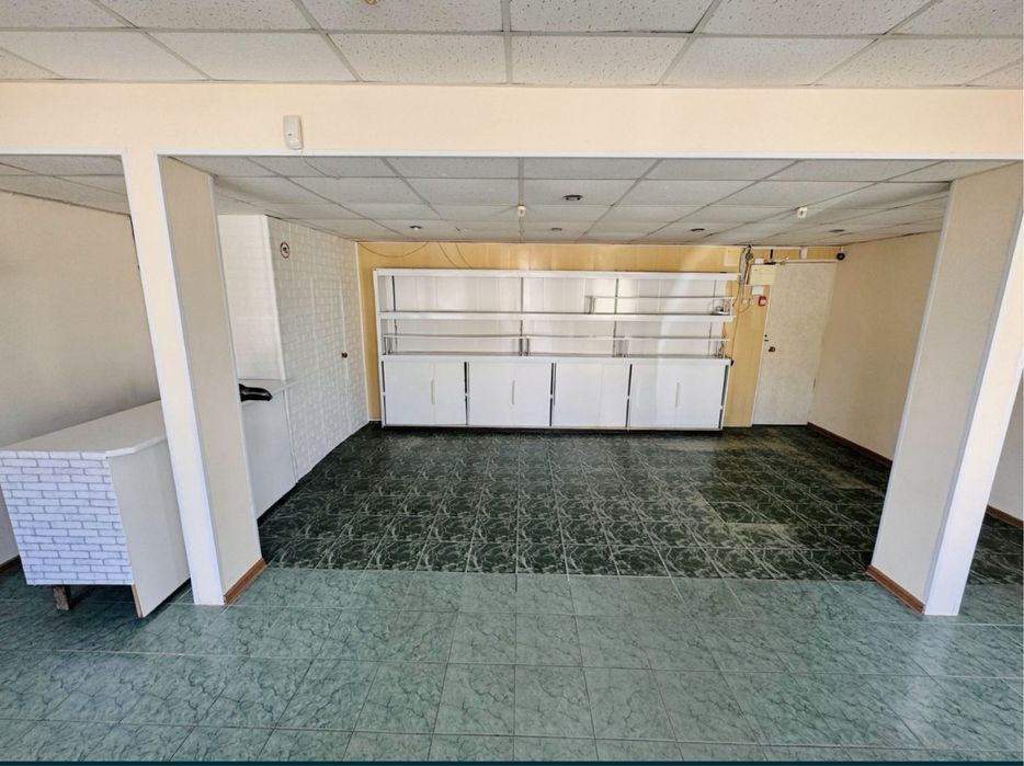 Продам магазин 35 кв. м. ЦЕНТР Є САНВУЗОЛ під торгівлю, салон