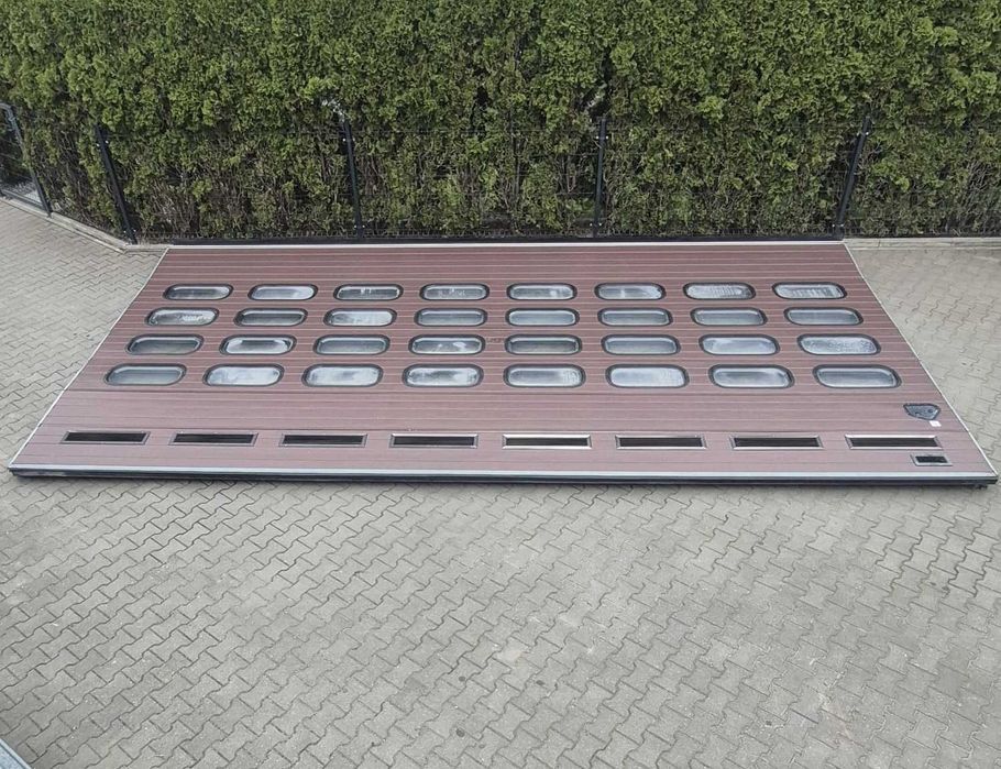 Duża brązowa brama przemysłowa segmetowa 710x375 ręczna DOWÓZ CAŁY KRA