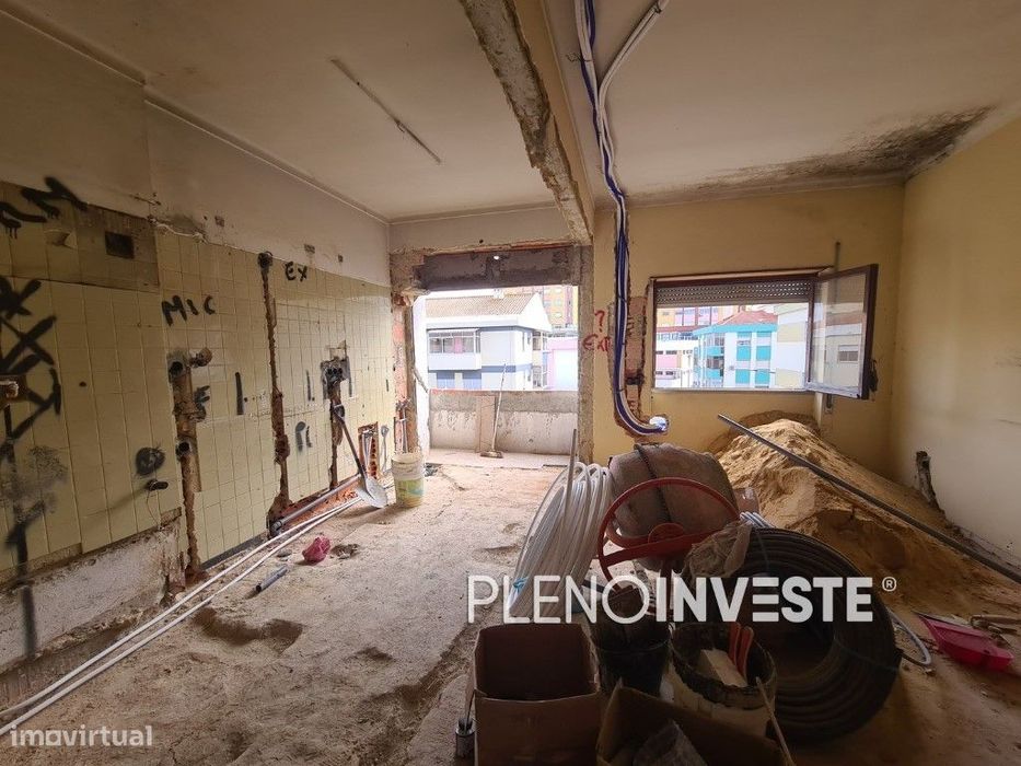 T2 Totalmente Remodelado com Varanda nas Paivas