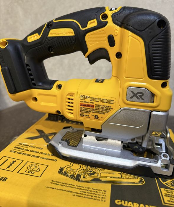 Dewalt DCS334 лобзік оригінал з США