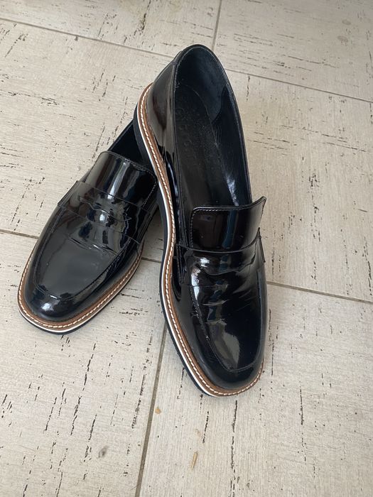 Продам жеские илальянские лаковые черные лоферы новые