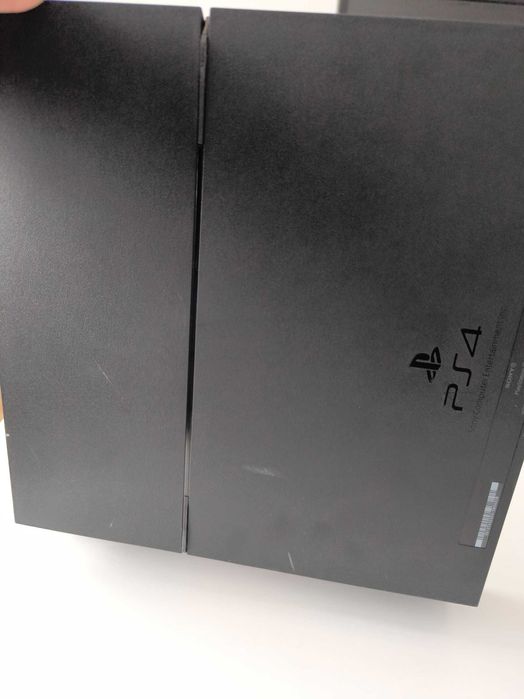 Playstation 4 com comando