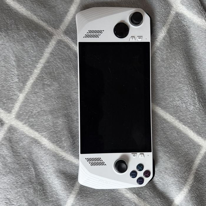 ASUS ROG Ally Z1 Extreme – stan idealny, konsola + Windows – jak nowa