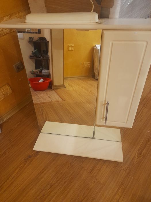 Комплект мебели для ванной.