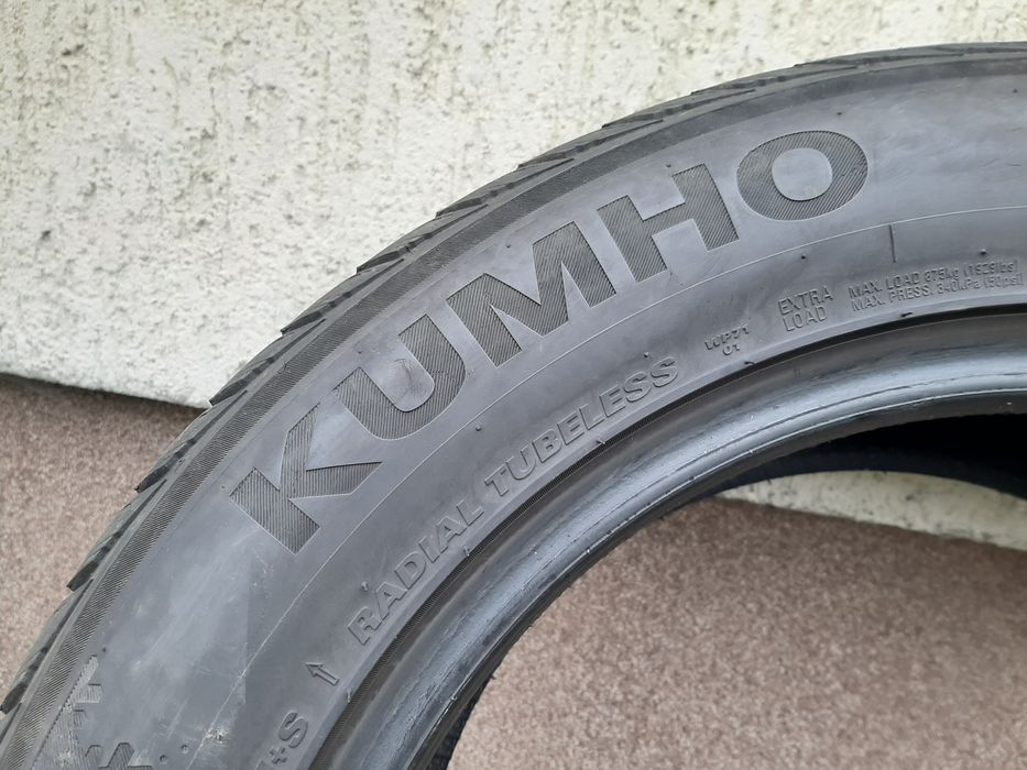 2x Opony zimowe 235/55R17 Kumho WinterCraft WP71  / 9mm 2021r