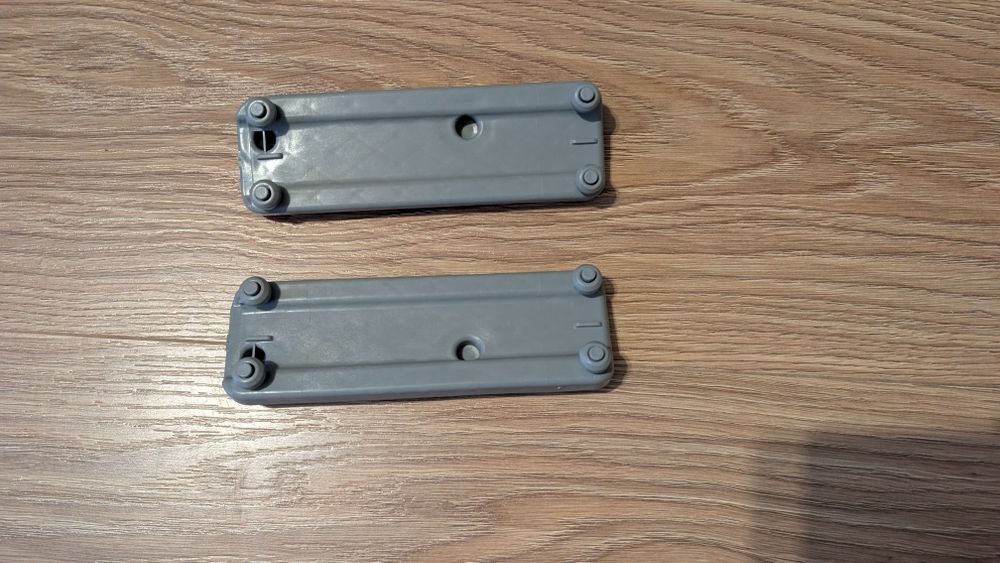 Mocowanie lewe/prawe z rolkami do zmywarki Indesit  DFO 3T133 A F X