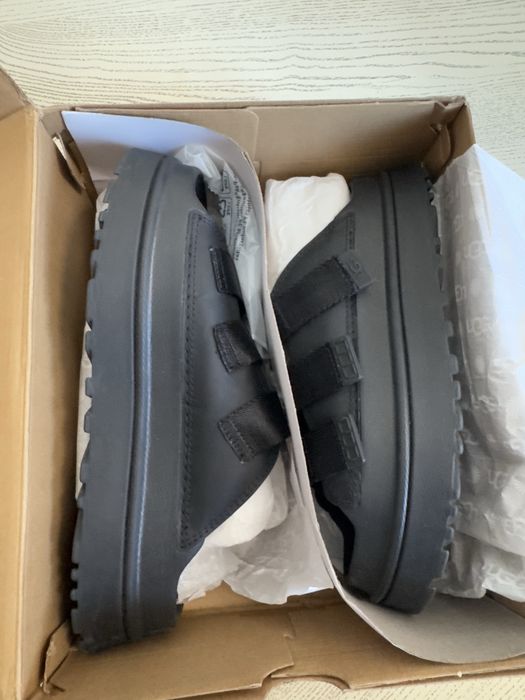 Сандалі, слайлди, шлепки оригінал UGG