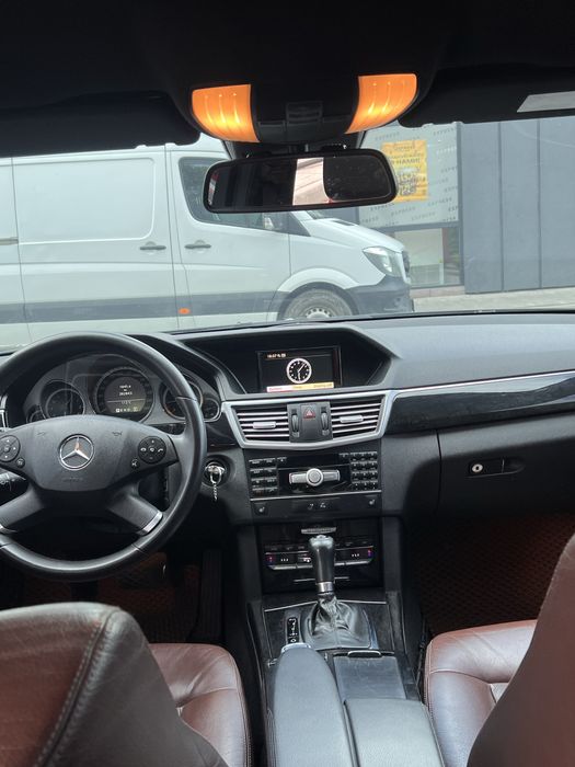 Mercedes-benz Е212    2.2 дизель  2011р