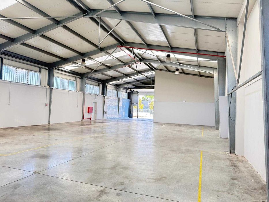 Arrenda-se Imóvel Comercial – Excelente Localização ALBUFEIRA