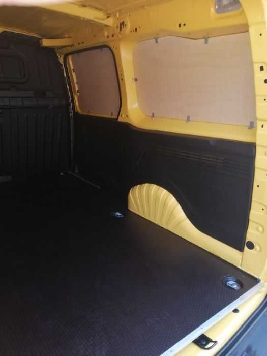Citroen Berlingo L2H1-Zabudowa przestrzeni ładunkowej
