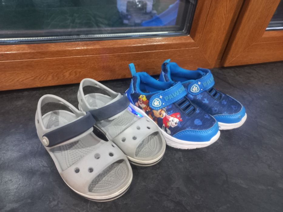 Buty Psi Parrol świecące i sandaly Crocs
