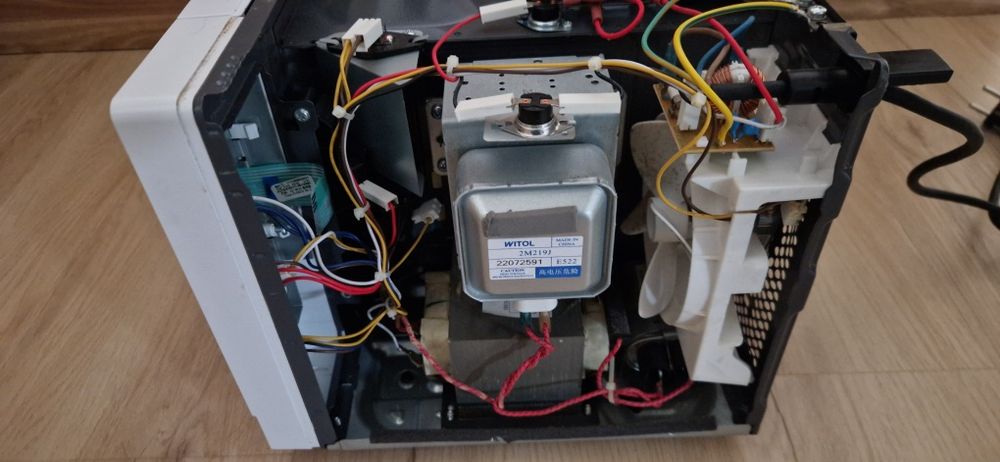 Mikrofalówka sharp r642