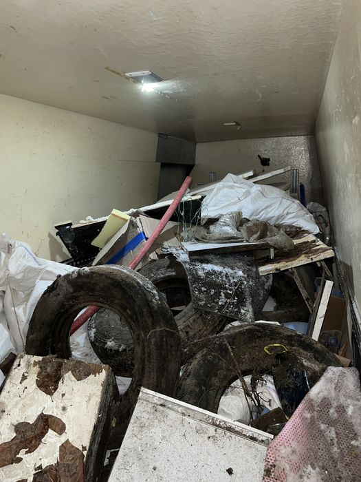 Вивіз побутового та будівельного сміття,утилізація меблів