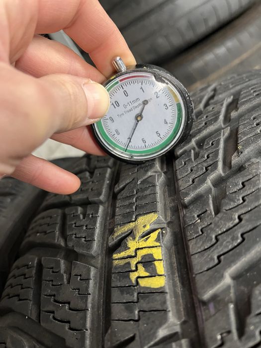 4 Opony zimowe 7mm Nokian 235/55R18 104H