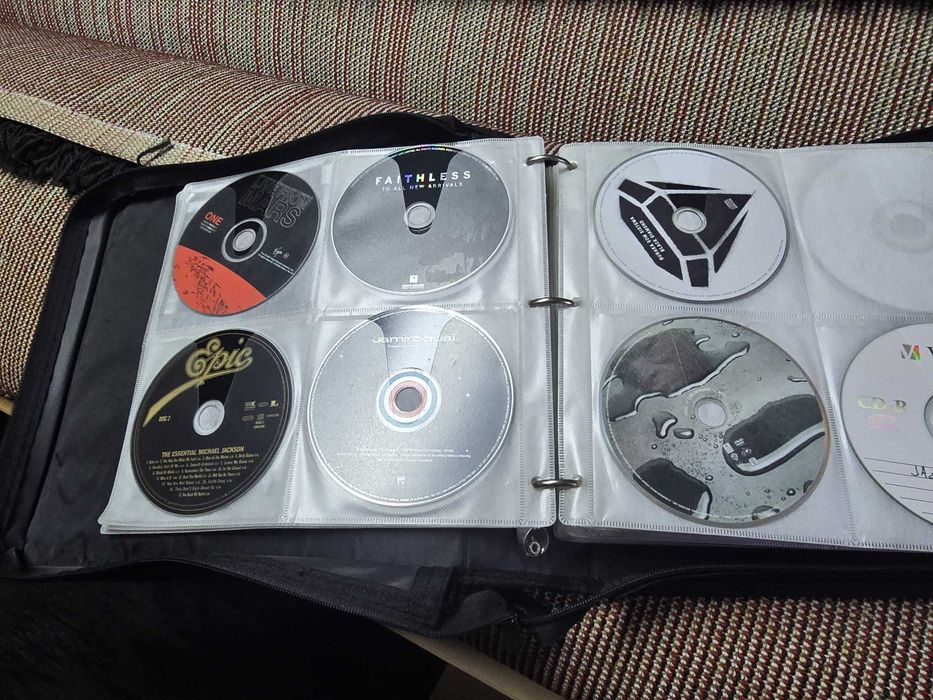 Conjunto de mais de 100 CD's muitos originais