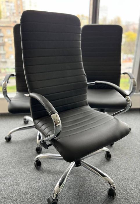 Срочная распродажа Офисной мебели Кресла стулья тумбы столы шкафы