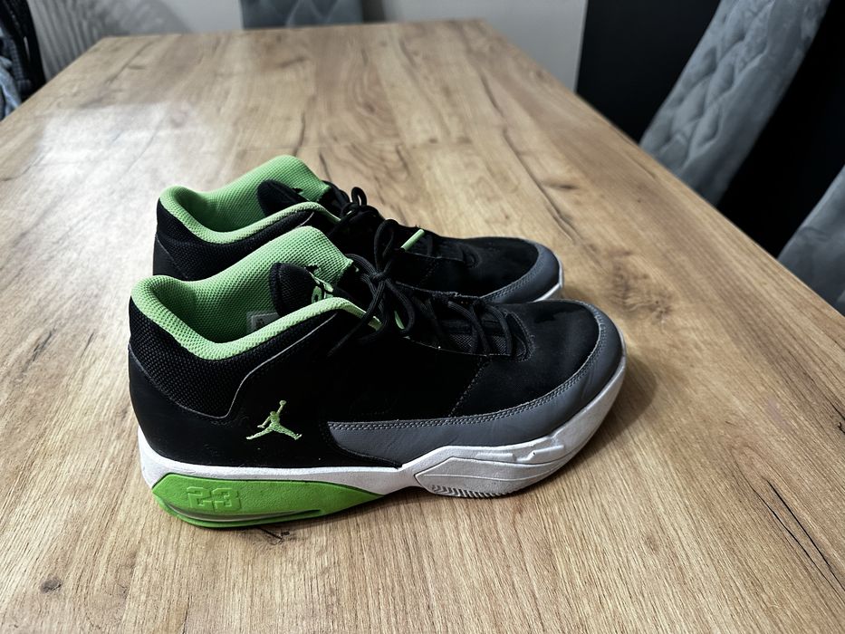 Nike jordam max aura 3