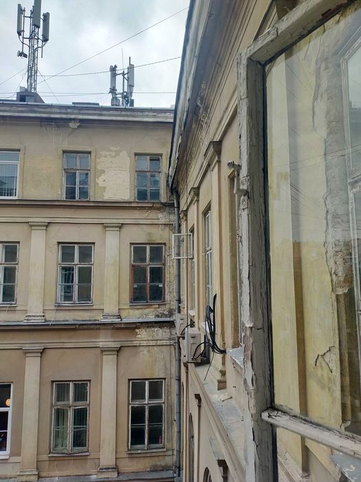 Нежитлові приміщення, площею 428,9 кв.м, м.Львів