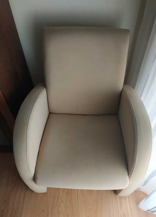 Cadeirão/Sofá em pele beje